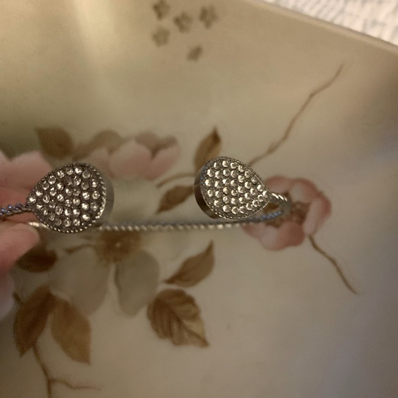 Five Bangle Bracelets. Various colors. Gold, Rose Gold, Silver. - Picture 4 of 7